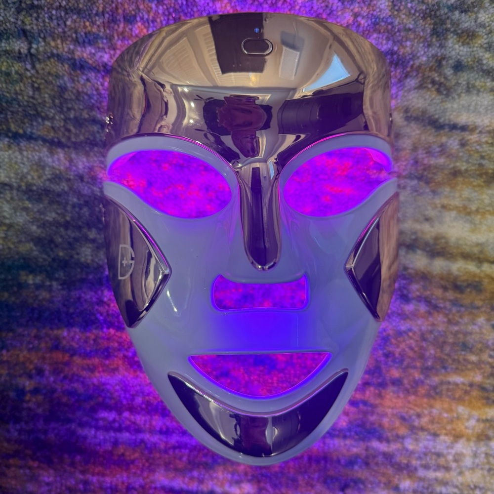 Dr. Dennis Gross DRx SpectraLite FaceWare Pro LED Mask - Picture 3 of 6